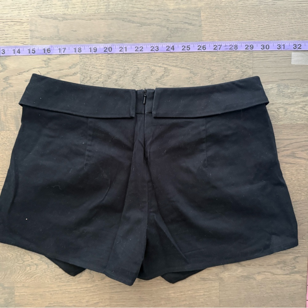 Aritzia Women's Black Shorts/Skort - Picture 3 of 4